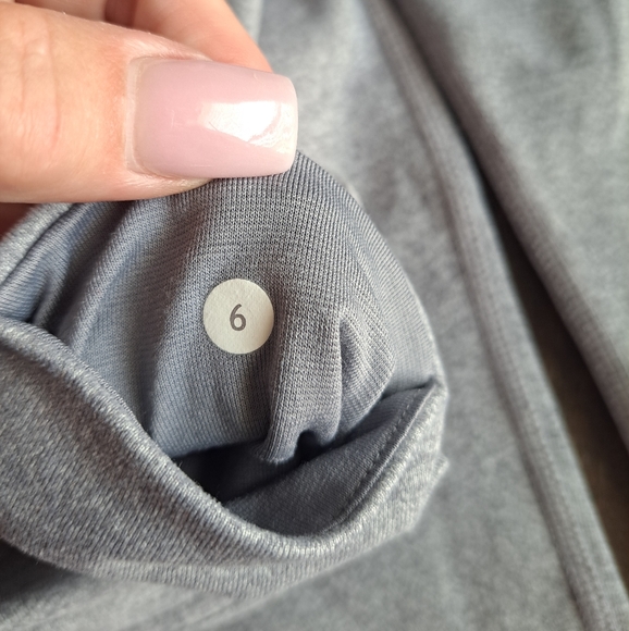 Lululemon leggings🩶 - Picture 3 of 8